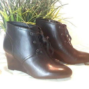 Lauren Ralph Lauren Ankle Boots Lace Up Size 6.5 B